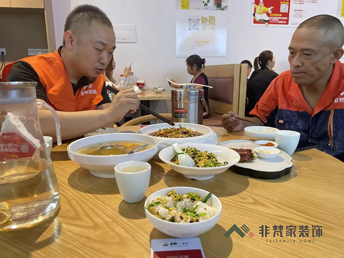 成都裝修公司非梵家裝飾“夏日送清涼，致敬高溫下的堅守者10